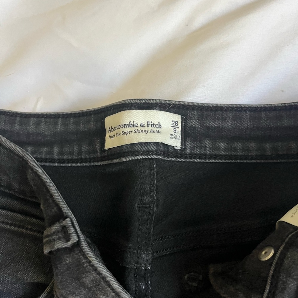 Abercrombie & Fitch Ankle Jeans - Picture 3 of 3